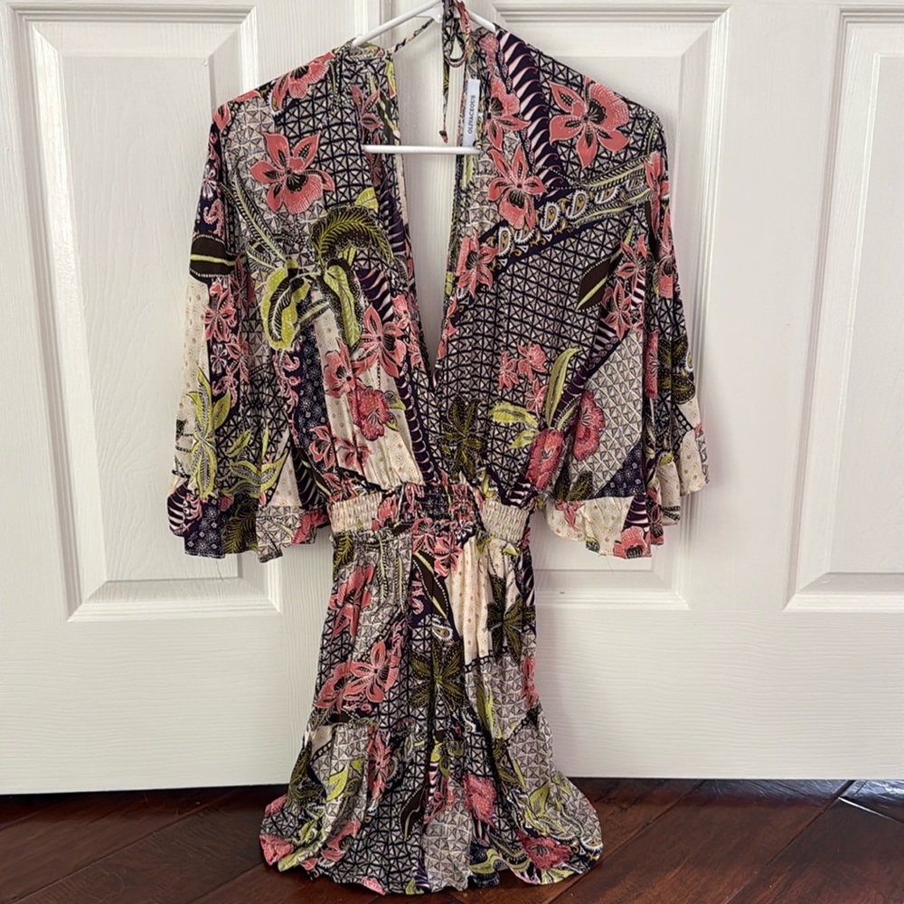 Vici Dress, Flutter Sleeves, Elastic Waist. size XS